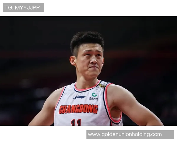 周鹏：从篮球场上的拼搏者到生活中的坚韧榜样，见证奋斗与坚持的力量